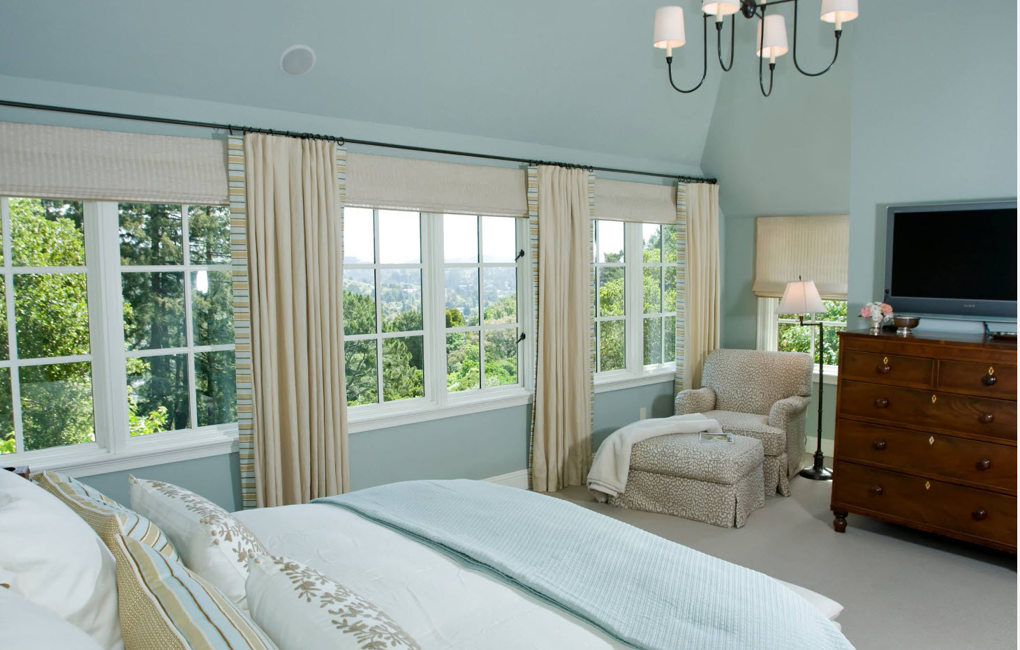 Фото Плотные сатиновые шторы для дома