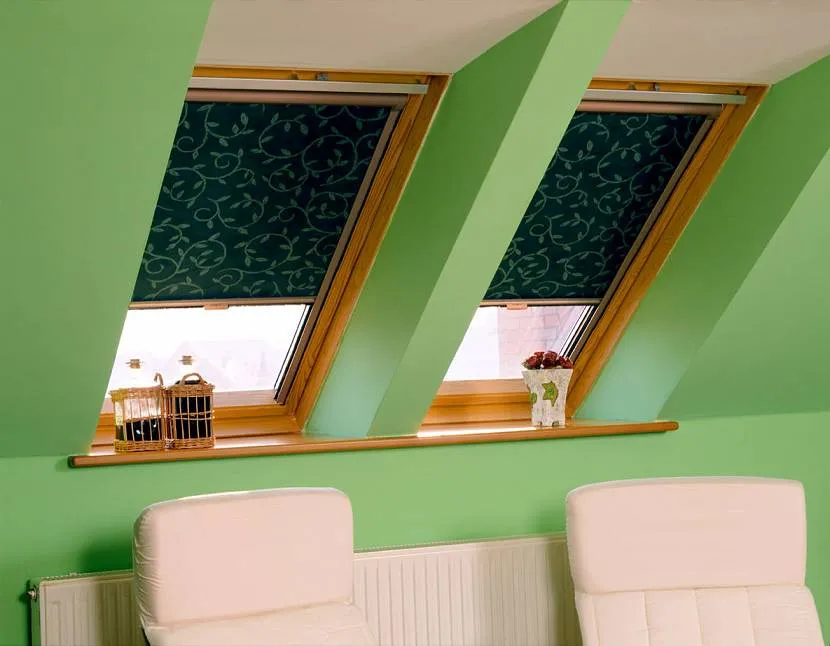 Фото шторы темно зеленые рулонного типа