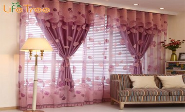 Фото Розовая тюль с завязаной шторой