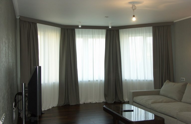 Стильные шторы для оформления гостиной