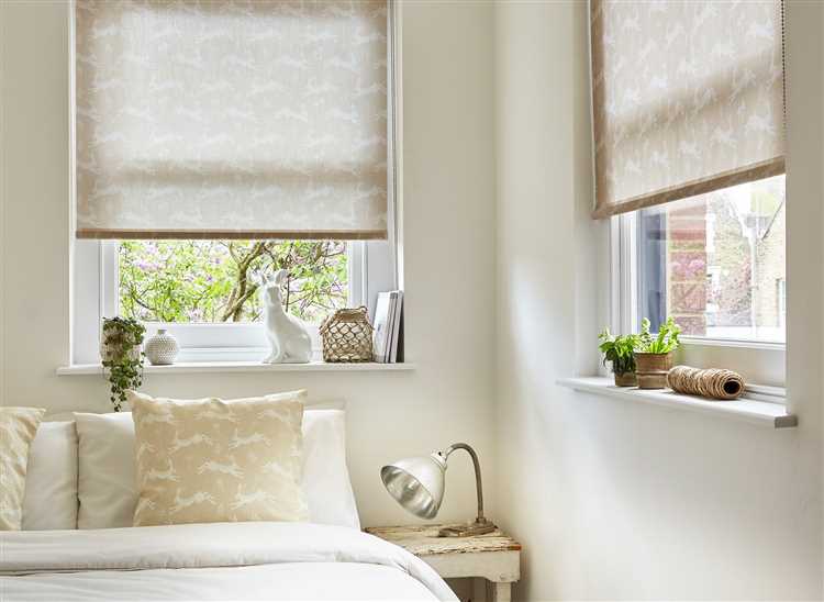 Римская штора «Белладонна» белая для окна, ткань сатин молочный